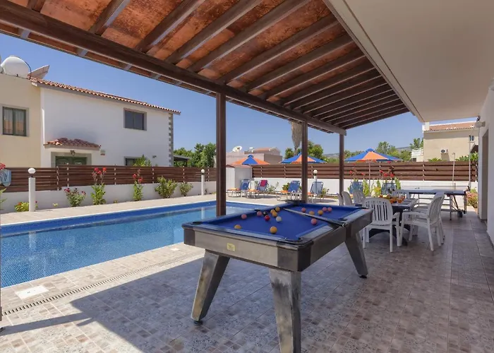 Angela Coral By بييا