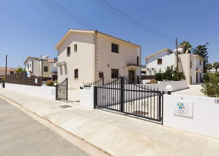 Angela Coral By بييا