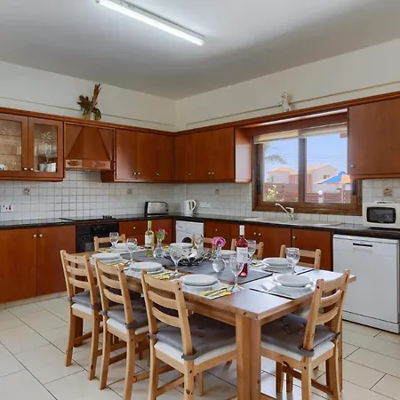 Angela Coral By פאהיה