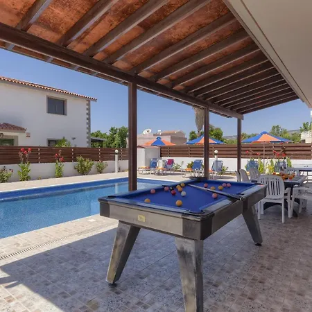 Angela Coral By פאהיה