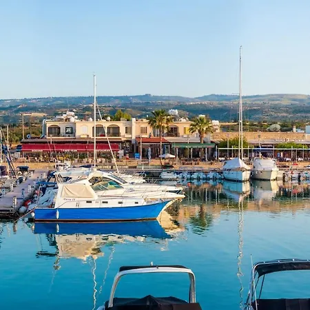 Angela Coral By וילה