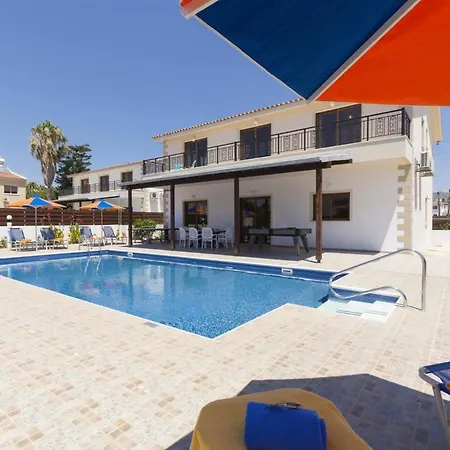 Angela Coral By וילה פאהיה