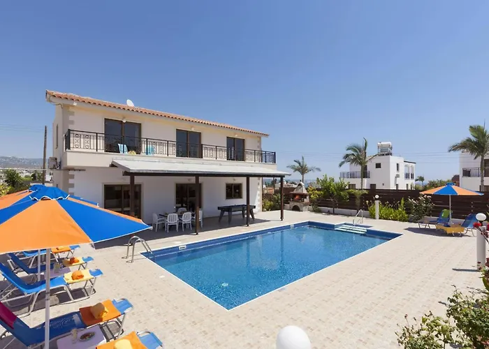 Vila Angela Coral By *